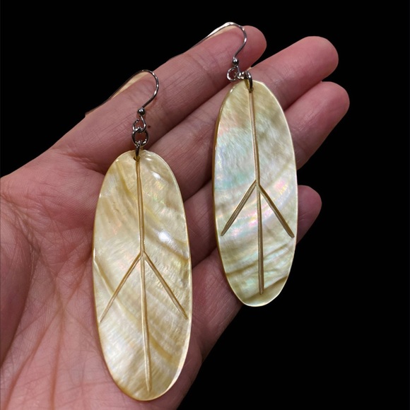 Mother of pearl Shell Peace Leaf Earrings - Picture 3 of 3